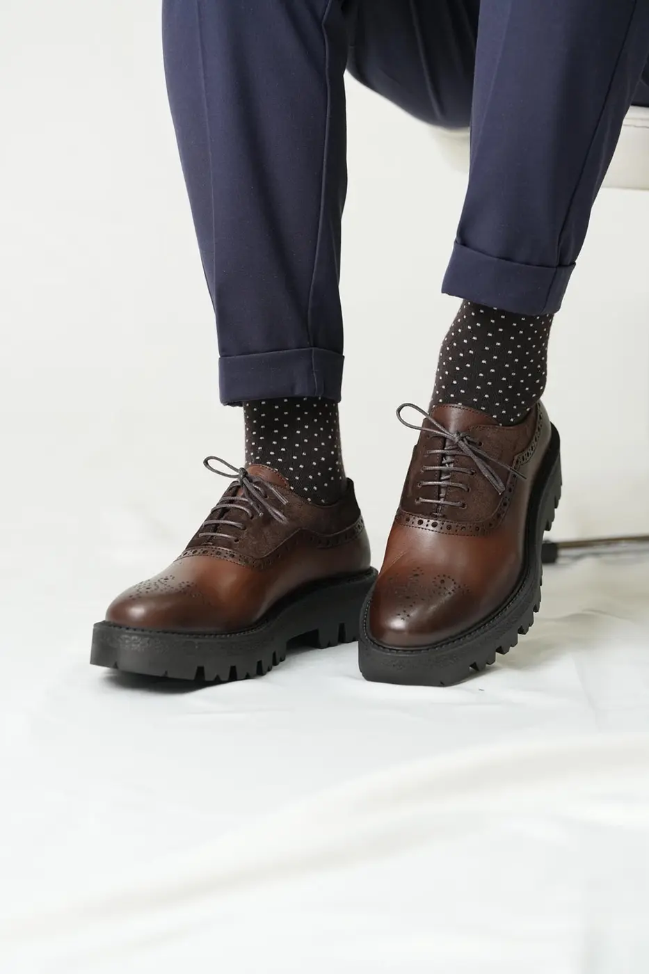 Brown Leather Brogue Shoes for Men — photograph 1