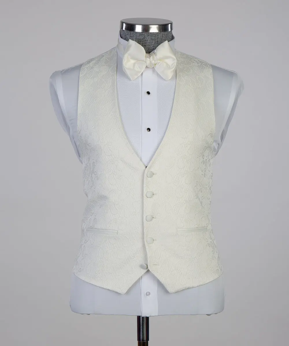 Men's 3 Piece Beige Tuxedo Suit Peak Lapel — photograph 4