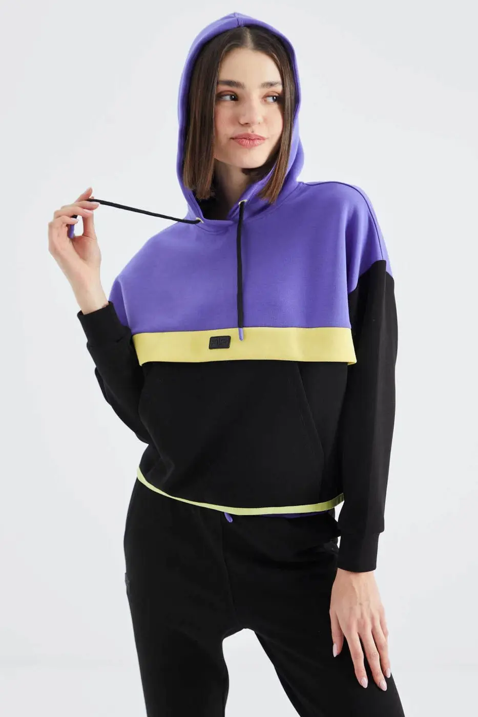 Women's Colour-Block Hooded Tracksuit Set — photograph 5