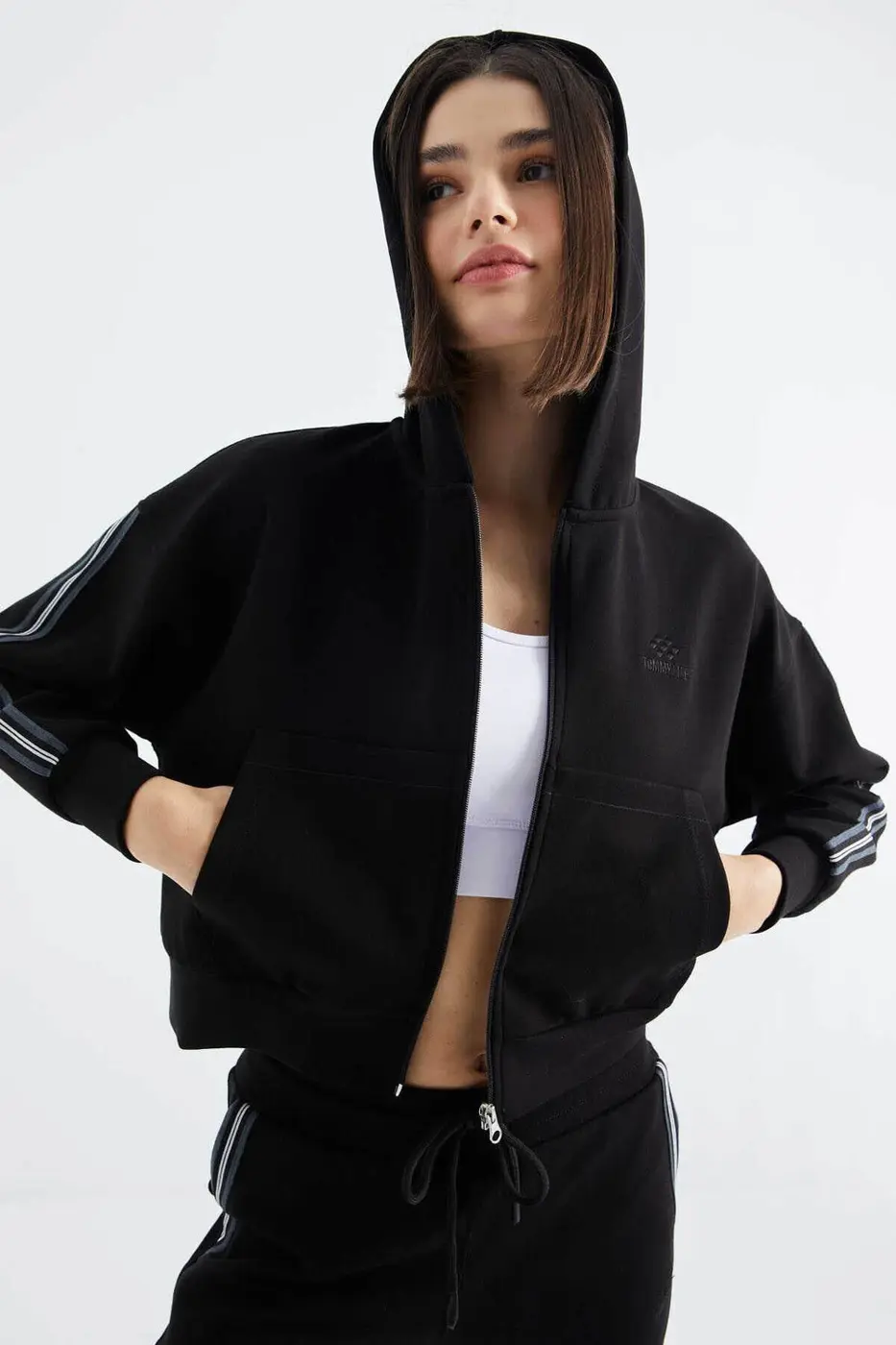 Women's Black Zip-Up Tracksuit Set — photograph 2